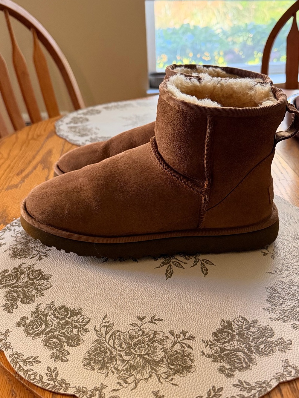 UGG mini class II in Chestnut